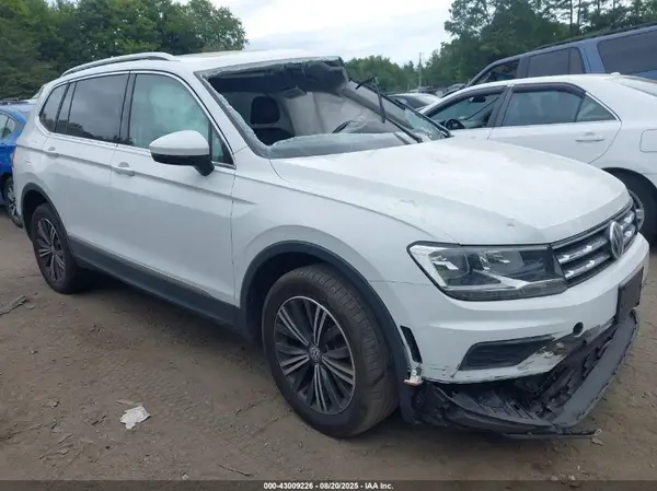 3VV2B7AX1JM143840 2018 VOLKSWAGEN TIGUAN - Image 1