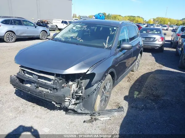 3VV2B7AX1JM145894 2018 VOLKSWAGEN TIGUAN - Image 2