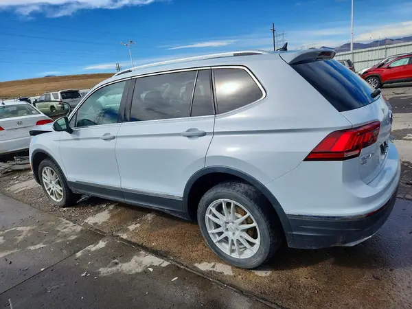 3VV2B7AX1JM159097 2018 VOLKSWAGEN TIGUAN - Image 2