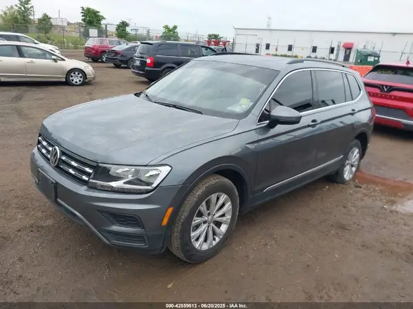 3VV2B7AX1JM166258 2018 VOLKSWAGEN TIGUAN - Image 2