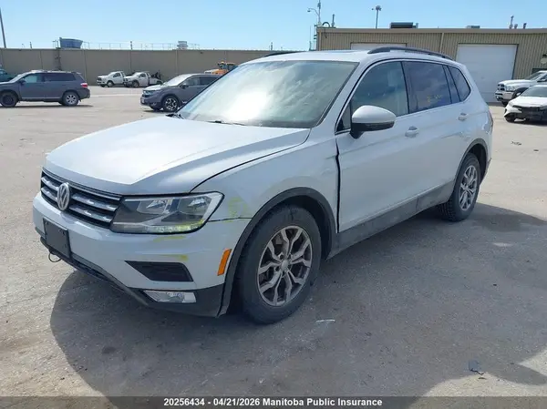 3VV2B7AX1JM169175 2018 VOLKSWAGEN TIGUAN - Image 2