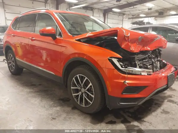 3VV2B7AX1JM205821 2018 VOLKSWAGEN TIGUAN - Image 1