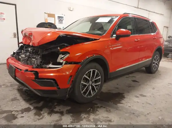3VV2B7AX1JM205821 2018 VOLKSWAGEN TIGUAN - Image 2