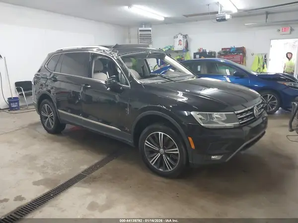 3VV2B7AX1JM222117 2018 VOLKSWAGEN TIGUAN - Image 1