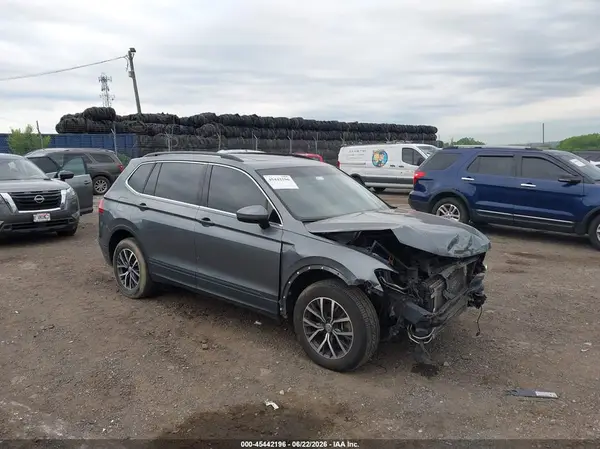 3VV2B7AX1KM008374 2019 VOLKSWAGEN TIGUAN - Image 1