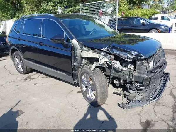 3VV2B7AX1MM008443 2021 VOLKSWAGEN TIGUAN - Image 1