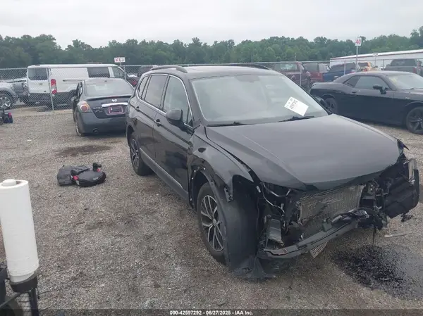 3VV2B7AX1MM030328 2021 VOLKSWAGEN TIGUAN - Image 1