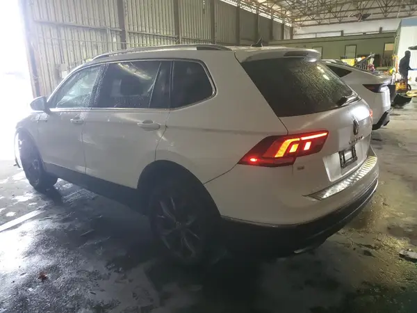 3VV2B7AX1NM136960 2022 VOLKSWAGEN TIGUAN - Image 2