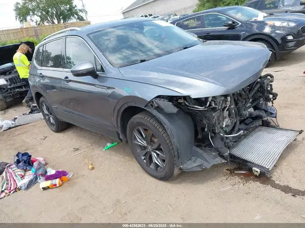 3VV2B7AX1PM033069 2023 VOLKSWAGEN TIGUAN - Image 1