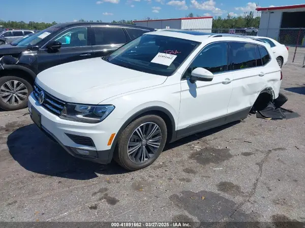 3VV2B7AX2JM007118 2018 VOLKSWAGEN TIGUAN - Image 2