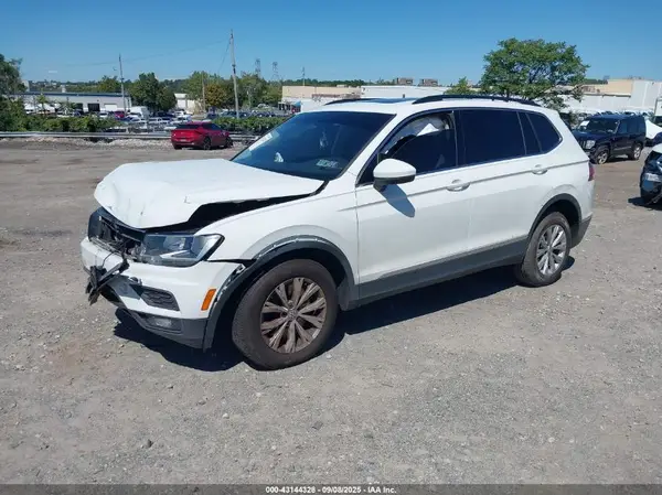 3VV2B7AX2JM019138 2018 VOLKSWAGEN TIGUAN - Image 2