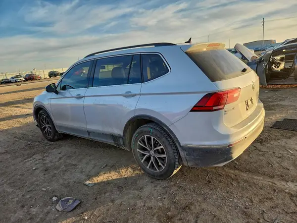 3VV2B7AX2JM033640 2018 VOLKSWAGEN TIGUAN - Image 2