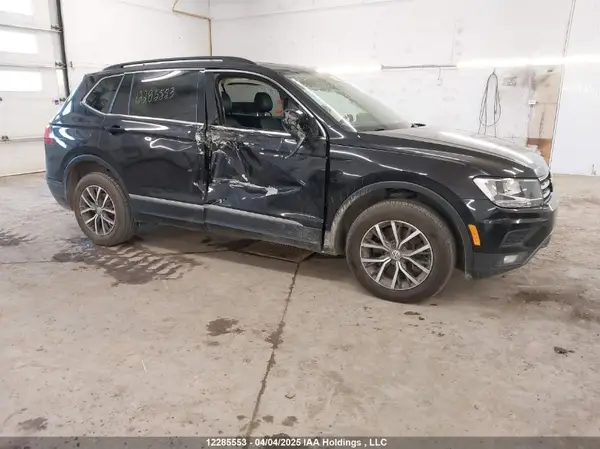 3VV2B7AX2JM037333 2018 VOLKSWAGEN TIGUAN - Image 1