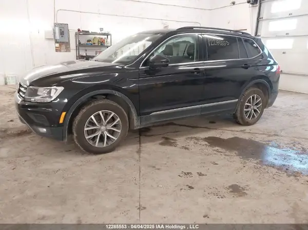 3VV2B7AX2JM037333 2018 VOLKSWAGEN TIGUAN - Image 2