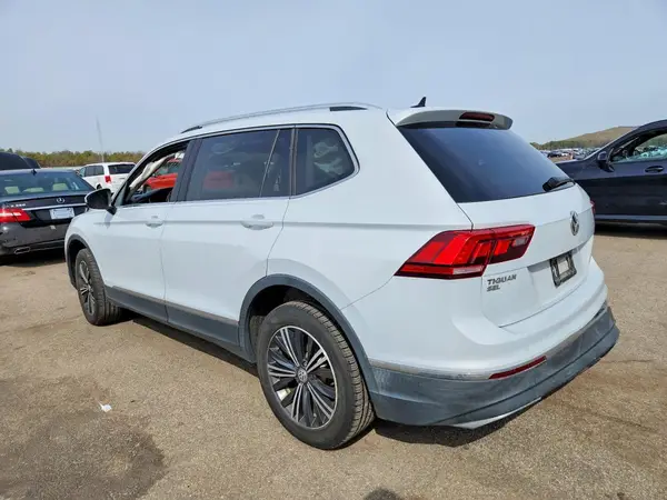 3VV2B7AX2JM040443 2018 VOLKSWAGEN TIGUAN - Image 2