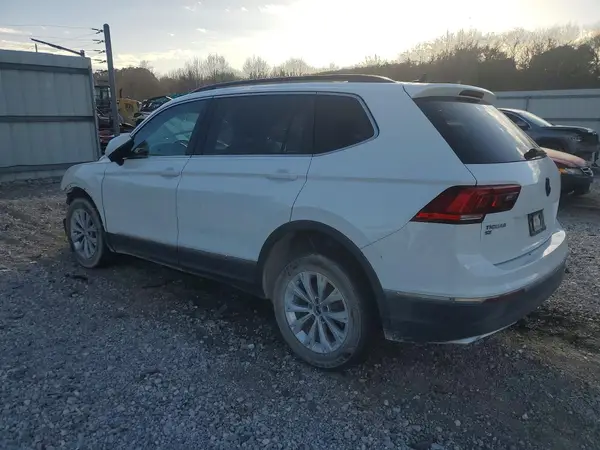 3VV2B7AX2JM049627 2018 VOLKSWAGEN TIGUAN - Image 2