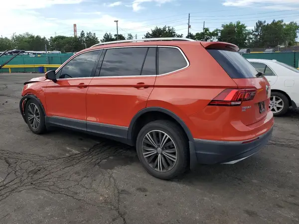 3VV2B7AX2JM058523 2018 VOLKSWAGEN TIGUAN - Image 2