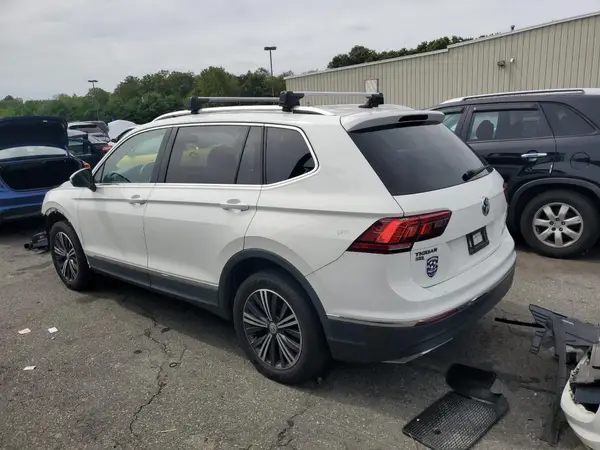 3VV2B7AX2JM063513 2018 VOLKSWAGEN TIGUAN - Image 2