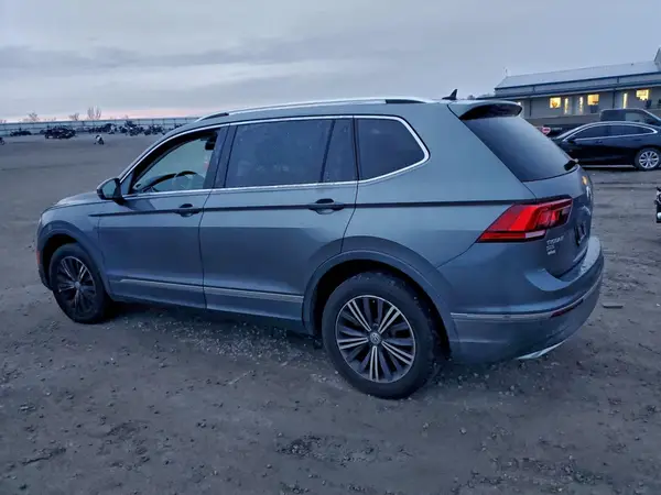 3VV2B7AX2JM070266 2018 VOLKSWAGEN TIGUAN - Image 2