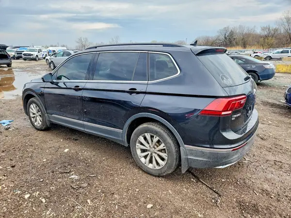 3VV2B7AX2JM075211 2018 VOLKSWAGEN TIGUAN - Image 2