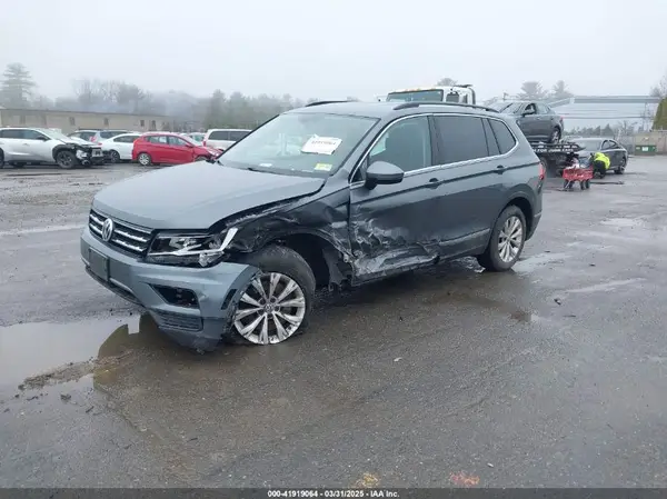 3VV2B7AX2JM075712 2018 VOLKSWAGEN TIGUAN - Image 2