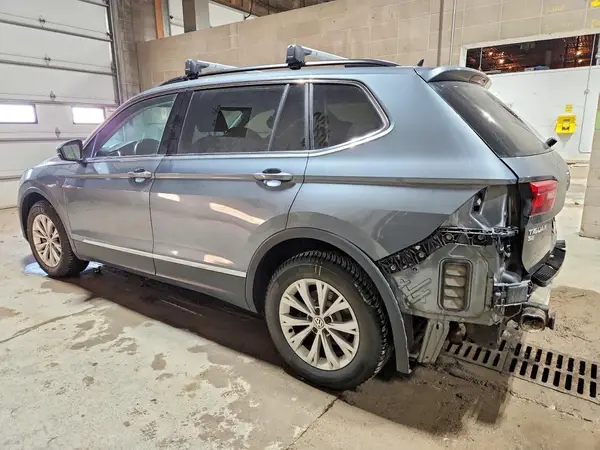 3VV2B7AX2JM099105 2018 VOLKSWAGEN TIGUAN - Image 2