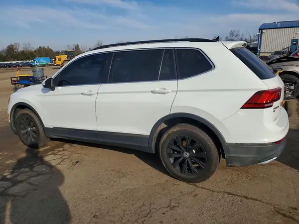 3VV2B7AX2JM148576 2018 VOLKSWAGEN TIGUAN - Image 2
