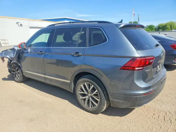 3VV2B7AX2JM185420 2018 VOLKSWAGEN TIGUAN - Image 2