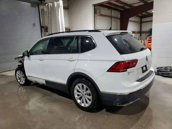 3VV2B7AX2JM186065 2018 VOLKSWAGEN TIGUAN - Image 2