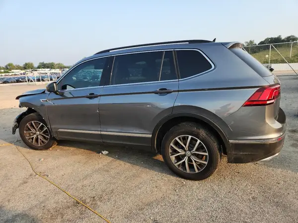 3VV2B7AX2JM197891 2018 VOLKSWAGEN TIGUAN - Image 2