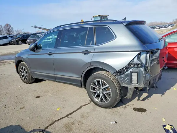 3VV2B7AX2JM198250 2018 VOLKSWAGEN TIGUAN - Image 2