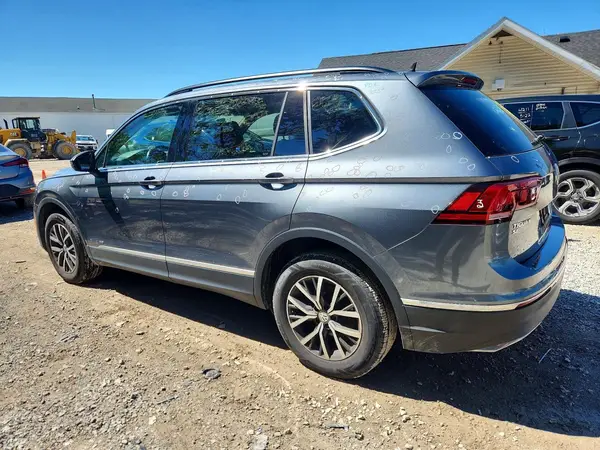 3VV2B7AX2JM200479 2018 VOLKSWAGEN TIGUAN - Image 2