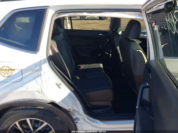 3VV2B7AX2JM213930 2018 VOLKSWAGEN TIGUAN - Image 8