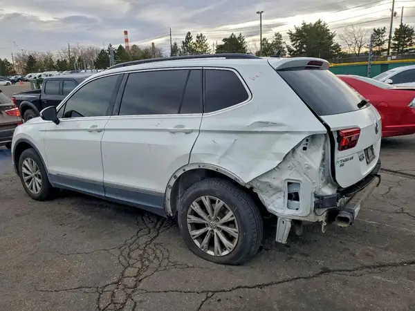 3VV2B7AX2JM220358 2018 VOLKSWAGEN TIGUAN - Image 2