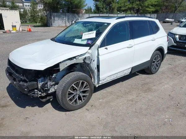 3VV2B7AX2KM076540 2019 VOLKSWAGEN TIGUAN - Image 2