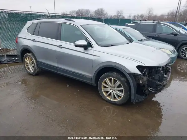 3VV2B7AX2KM106118 2019 VOLKSWAGEN TIGUAN - Image 1