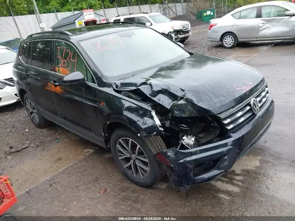 3VV2B7AX2KM137403 2019 VOLKSWAGEN TIGUAN - Image 1