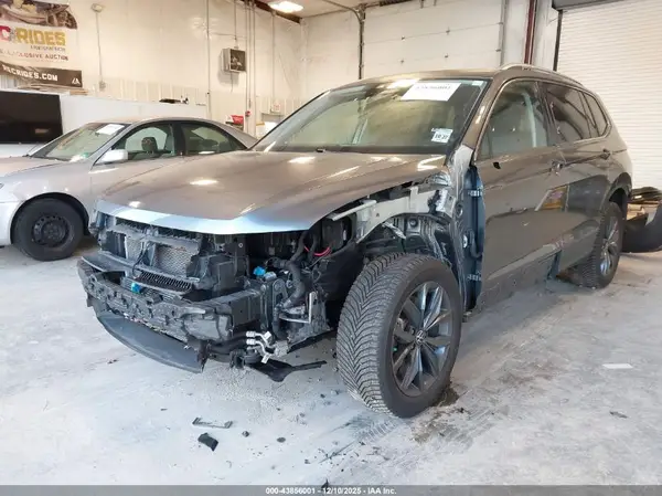 3VV2B7AX2NM162046 2022 VOLKSWAGEN TIGUAN - Image 2