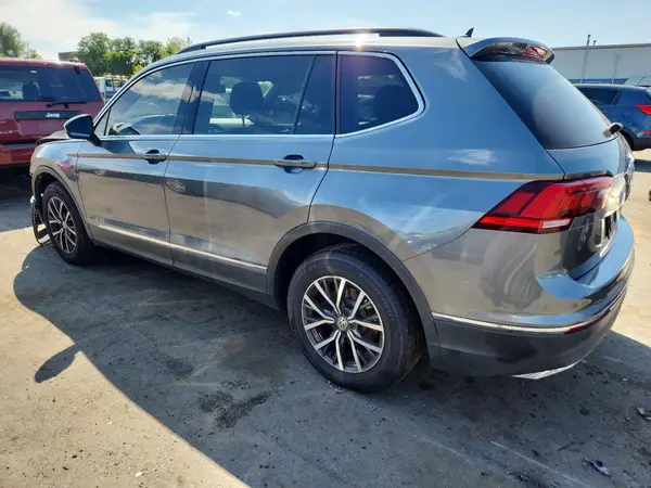 3VV2B7AX3JM003997 2018 VOLKSWAGEN TIGUAN - Image 2