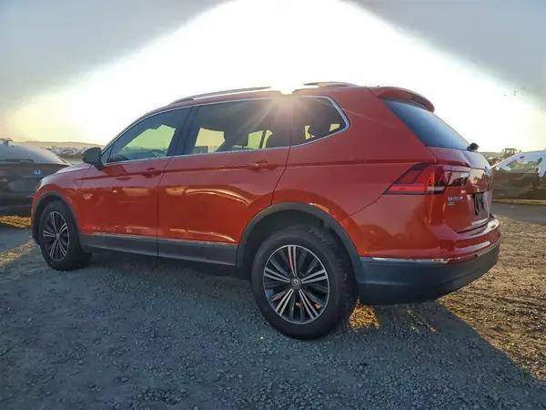 3VV2B7AX3JM015549 2018 VOLKSWAGEN TIGUAN - Image 2
