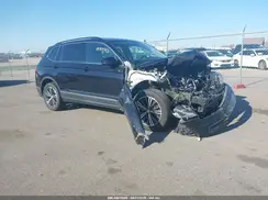3VV2B7AX3JM037163 2018 VOLKSWAGEN TIGUAN