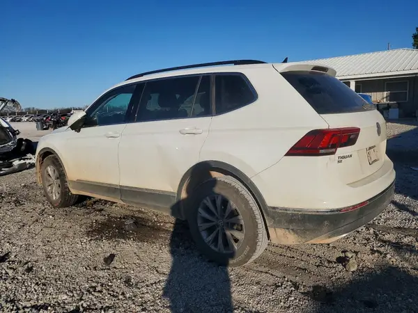 3VV2B7AX3JM049782 2018 VOLKSWAGEN TIGUAN - Image 2