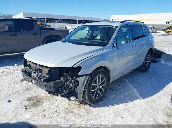 3VV2B7AX3JM067036 2018 VOLKSWAGEN TIGUAN - Image 2