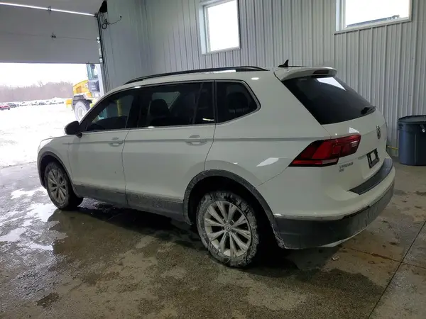 3VV2B7AX3JM067893 2018 VOLKSWAGEN TIGUAN - Image 2