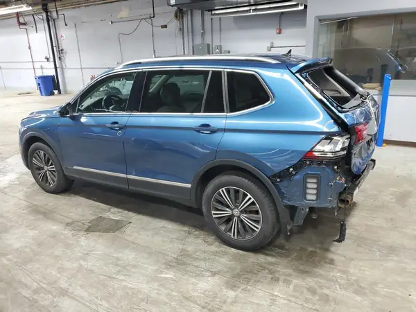 3VV2B7AX3JM084127 2018 VOLKSWAGEN TIGUAN - Image 2