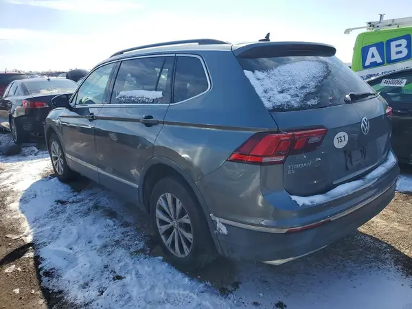 3VV2B7AX3JM092504 2018 VOLKSWAGEN TIGUAN - Image 2