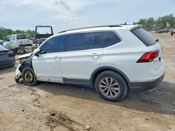 3VV2B7AX3JM099341 2018 VOLKSWAGEN TIGUAN - Image 2