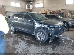 3VV2B7AX3JM105770 2018 VOLKSWAGEN TIGUAN