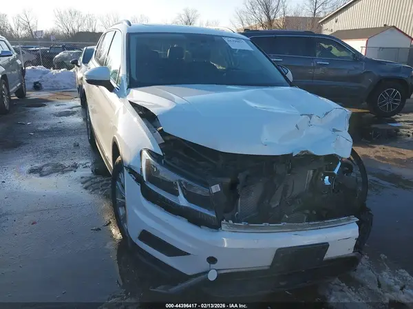 3VV2B7AX3JM112752 2018 VOLKSWAGEN TIGUAN - Image 1