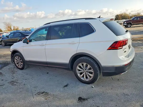 3VV2B7AX3JM120298 2018 VOLKSWAGEN TIGUAN - Image 2
